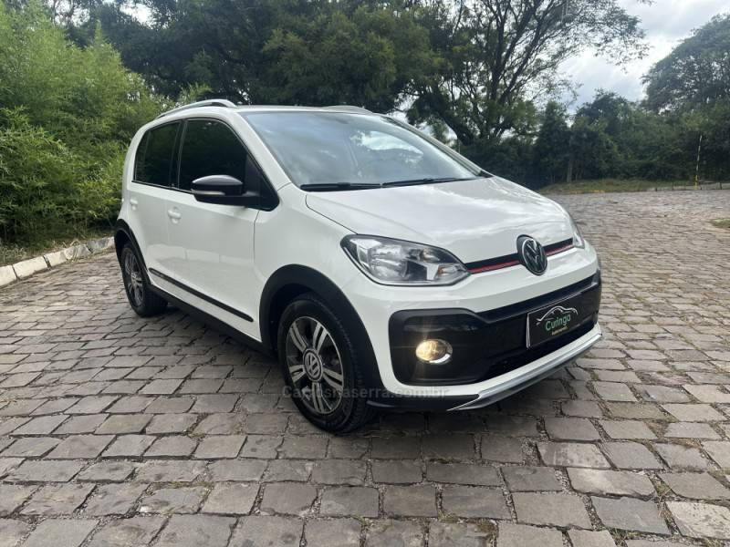 VOLKSWAGEN - UP - 2018/2018 - Branca - R$ 62.900,00