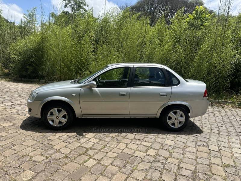 CHEVROLET - CLASSIC - 2013/2013 - Prata - R$ 30.900,00