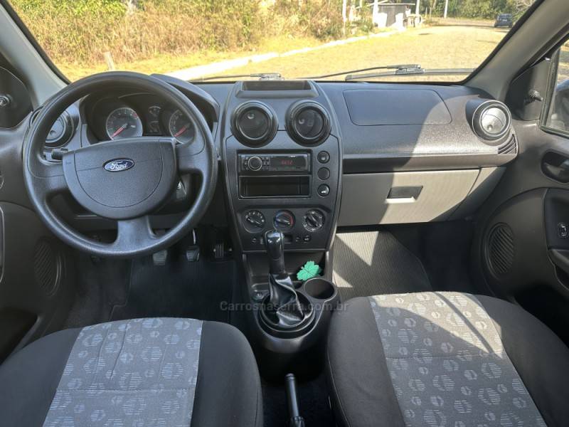 FORD - FIESTA - 2012/2013 - Prata - R$ 30.900,00