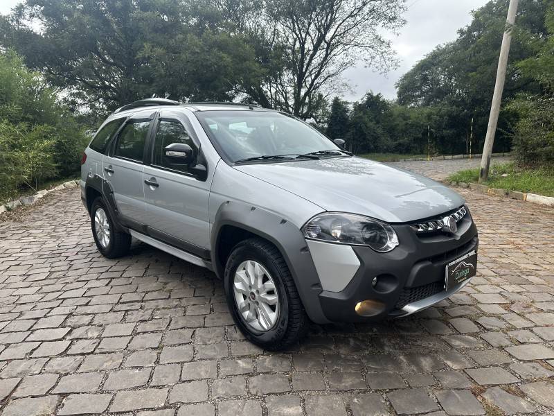 FIAT - PALIO - 2013/2013 - Prata - R$ 44.900,00