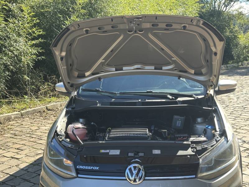 VOLKSWAGEN - CROSSFOX - 2015/2015 - Prata - R$ 54.900,00