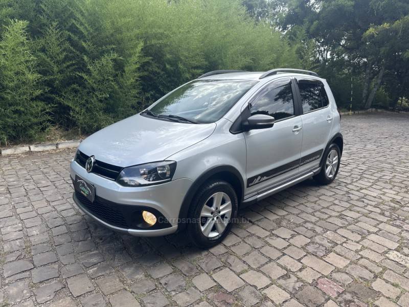 VOLKSWAGEN - CROSSFOX - 2011/2012 - Prata - R$ 43.900,00