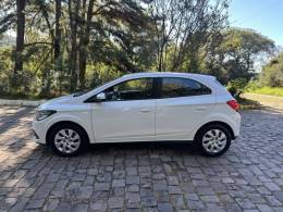 CHEVROLET - ONIX - 2014/2015 - Branca - R$ 49.900,00