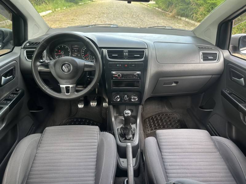 VOLKSWAGEN - CROSSFOX - 2011/2012 - Prata - R$ 43.900,00