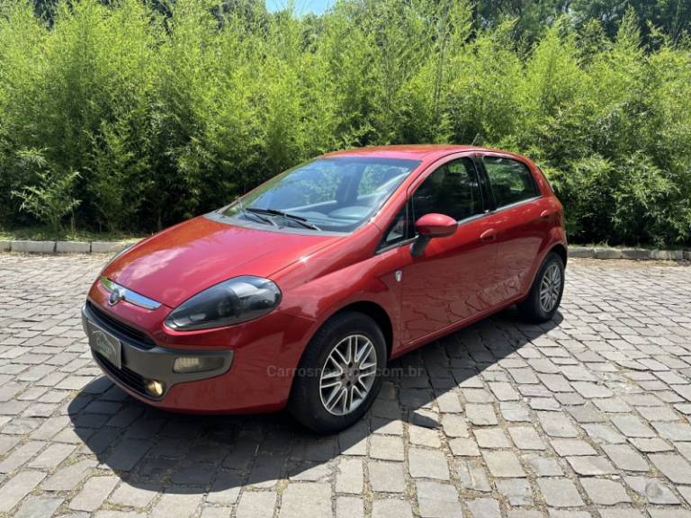 FIAT - PUNTO - 2014/2014 - Vermelha - R$ 41.900,00