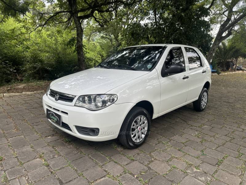 FIAT - PALIO - 2016/2016 - Branca - R$ 27.500,00