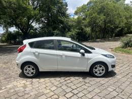 FORD - FIESTA - 2016/2017 - Branca - R$ 56.900,00