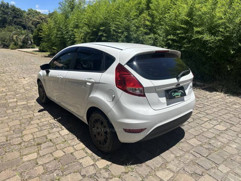 FORD - FIESTA - 2014/2015 - Branca - R$ 45.900,00