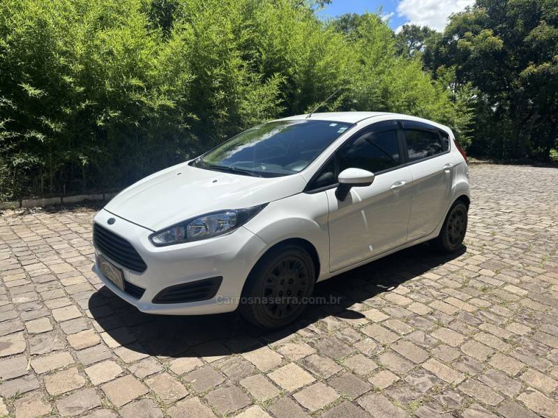 FORD - FIESTA - 2014/2015 - Branca - R$ 45.900,00