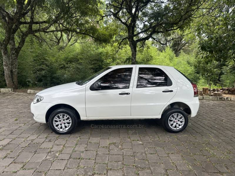 FIAT - PALIO - 2016/2016 - Branca - R$ 27.500,00
