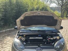 FORD - FIESTA - 2012/2013 - Prata - R$ 30.900,00