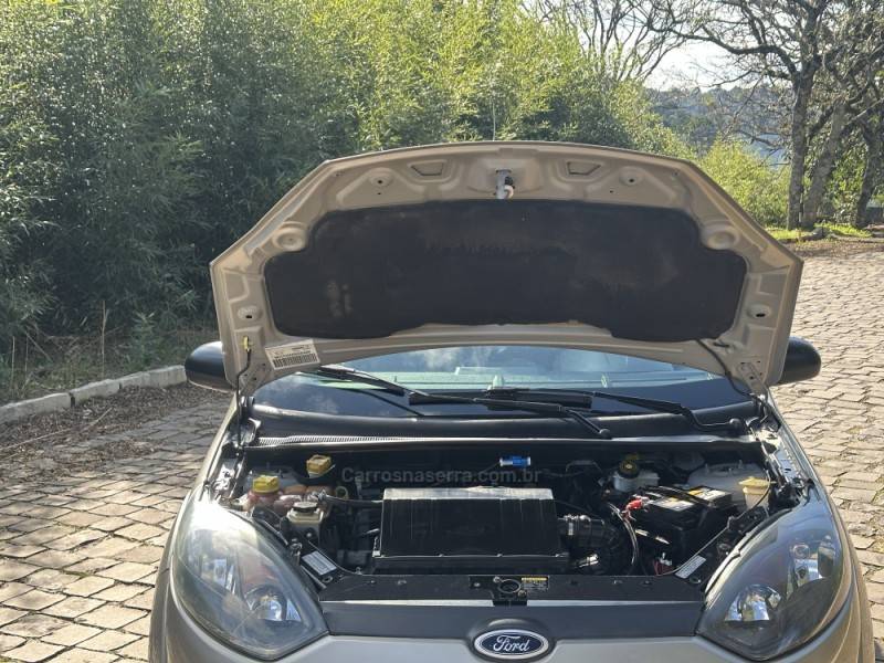 FORD - FIESTA - 2012/2013 - Prata - R$ 30.900,00