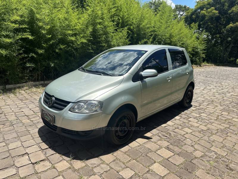 VOLKSWAGEN - FOX - 2009/2010 - Bege - R$ 29.900,00