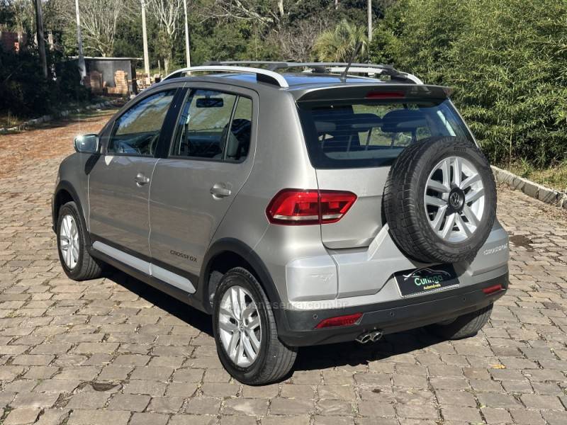 VOLKSWAGEN - CROSSFOX - 2015/2015 - Prata - R$ 54.900,00