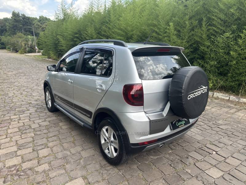 VOLKSWAGEN - CROSSFOX - 2011/2012 - Prata - R$ 43.900,00