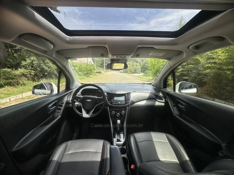 CHEVROLET - TRACKER - 2018/2019 - Branca - R$ 93.900,00