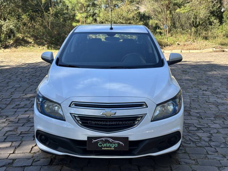 CHEVROLET - ONIX - 2014/2015 - Branca - R$ 49.900,00