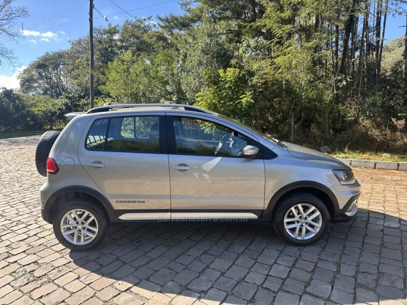 VOLKSWAGEN - CROSSFOX - 2015/2015 - Prata - R$ 54.900,00