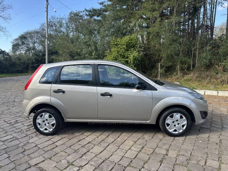FORD - FIESTA - 2012/2013 - Prata - R$ 30.900,00