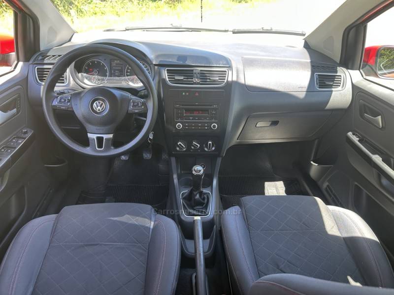 VOLKSWAGEN - FOX - 2013/2013 - Vermelha - R$ 43.900,00