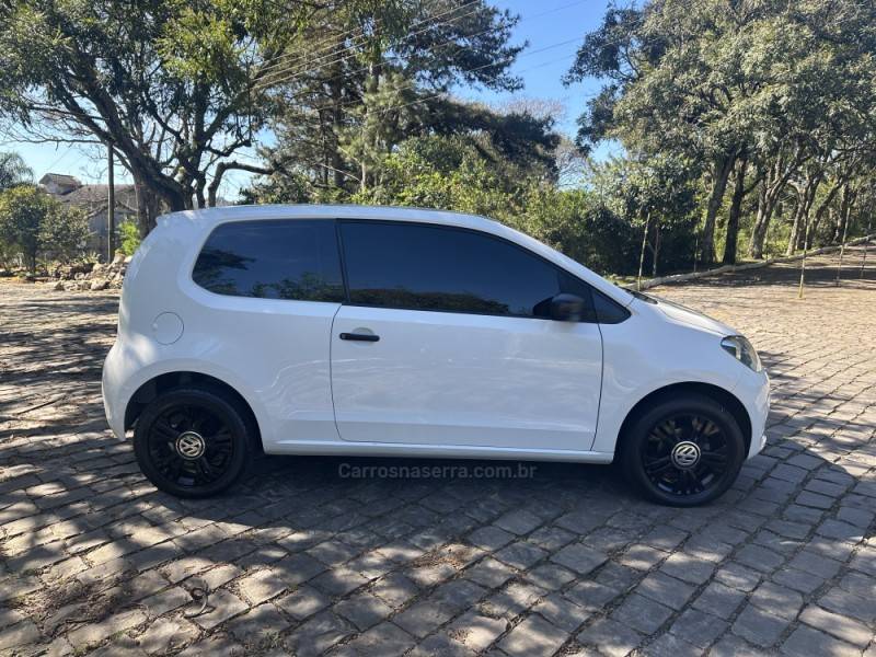 VOLKSWAGEN - UP - 2015/2016 - Branca - R$ 38.900,00