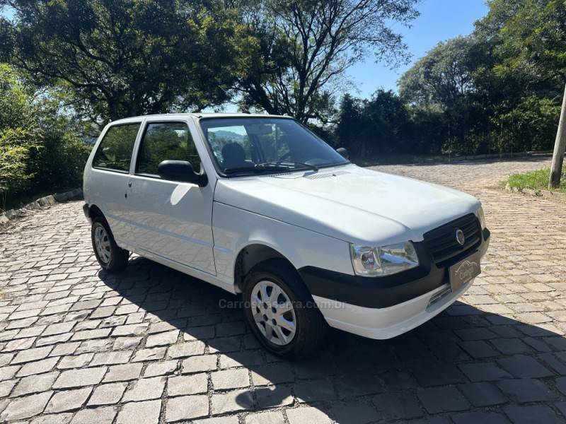 FIAT - UNO - 2011/2011 - Branca - R$ 21.900,00