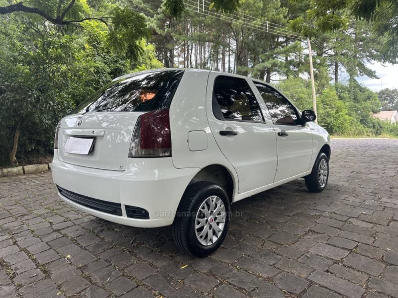 FIAT - PALIO - 2016/2016 - Branca - R$ 27.500,00