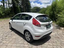 FORD - FIESTA - 2016/2017 - Branca - R$ 56.900,00