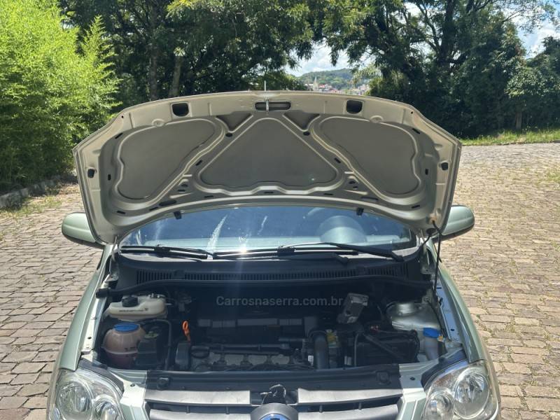 VOLKSWAGEN - FOX - 2009/2010 - Bege - R$ 29.900,00