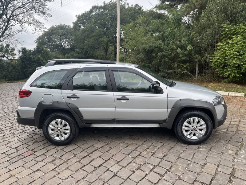 FIAT - PALIO - 2013/2013 - Prata - R$ 44.900,00