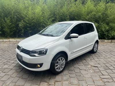 VOLKSWAGEN - FOX - 2013/2014 - Branca - R$ 45.900,00