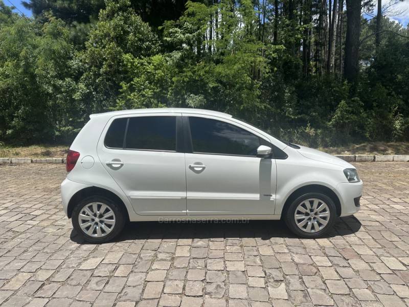 VOLKSWAGEN - FOX - 2013/2013 - Branca - R$ 34.500,00
