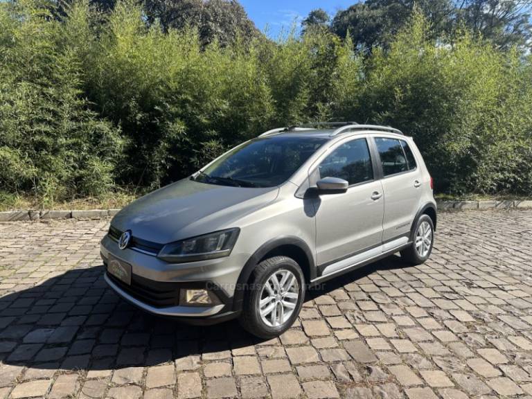 VOLKSWAGEN - CROSSFOX - 2015/2015 - Prata - R$ 54.900,00