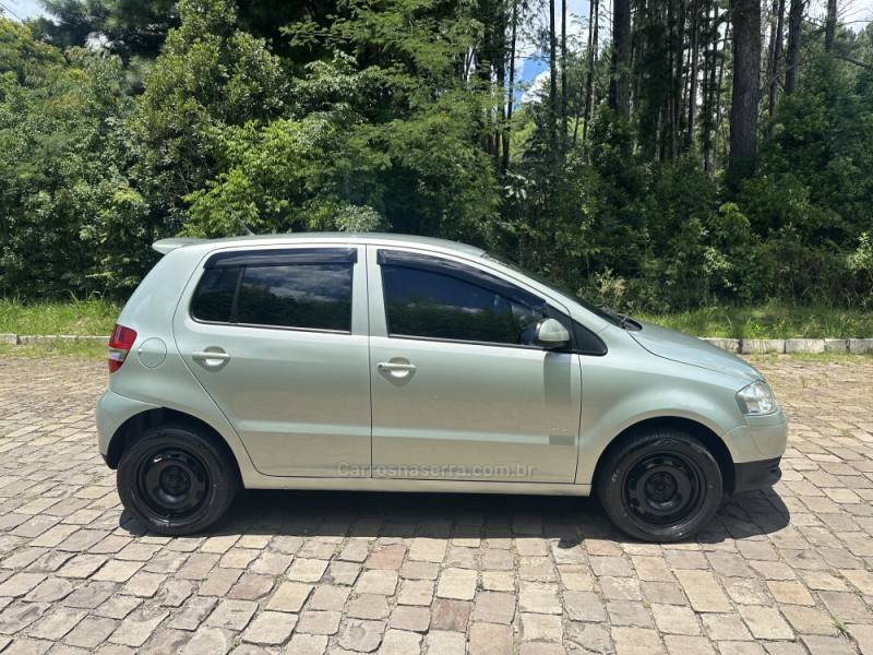 VOLKSWAGEN - FOX - 2009/2010 - Bege - R$ 29.900,00