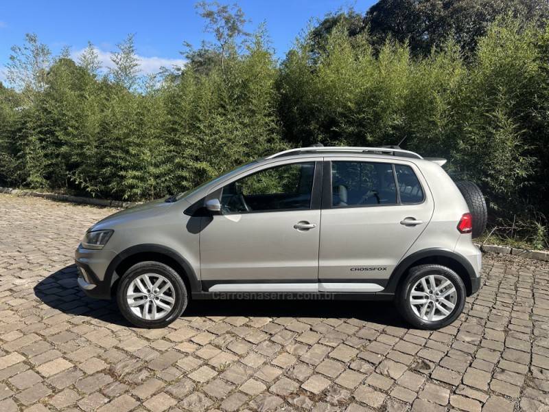VOLKSWAGEN - CROSSFOX - 2015/2015 - Prata - R$ 54.900,00