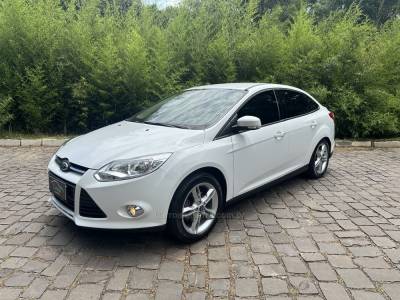 FORD - FOCUS - 2014/2015 - Branca - R$ 55.900,00