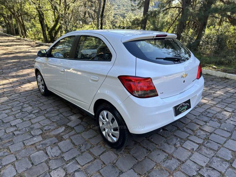 CHEVROLET - ONIX - 2014/2015 - Branca - R$ 49.900,00