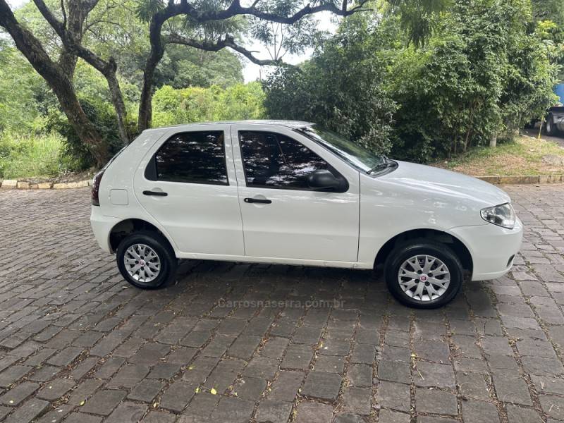 FIAT - PALIO - 2016/2016 - Branca - R$ 27.500,00
