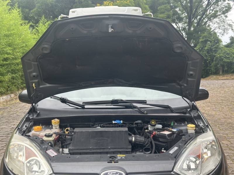 FORD - FIESTA - 2010/2011 - Cinza - R$ 32.900,00