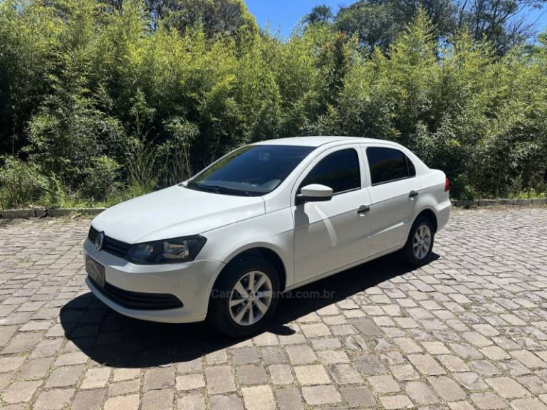 VOLKSWAGEN - VOYAGE - 2014/2015 - Branca - R$ 41.900,00