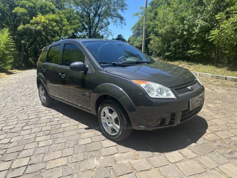 FORD - FIESTA - 2009/2010 - Cinza - R$ 29.900,00