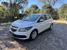 CHEVROLET - ONIX - 2014/2015 - Branca - R$ 49.900,00