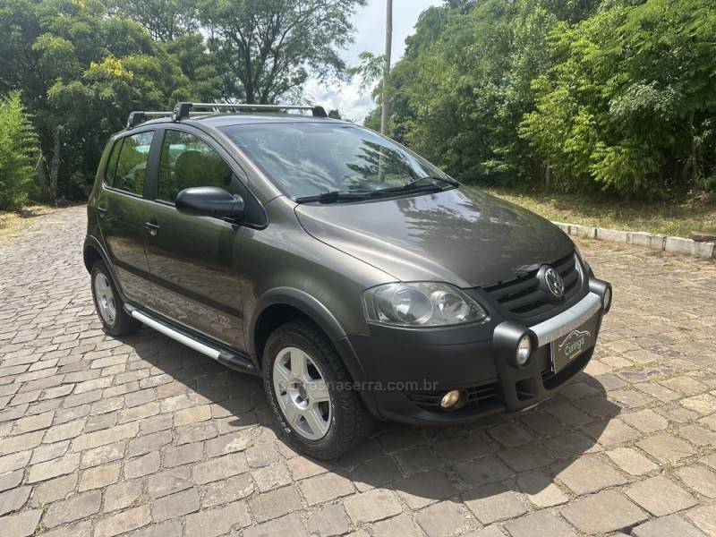 VOLKSWAGEN - CROSSFOX - 2009/2010 - Cinza - R$ 38.900,00