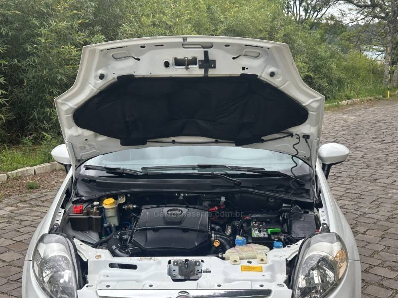 FIAT - PUNTO - 2013/2013 - Branca - R$ 41.900,00