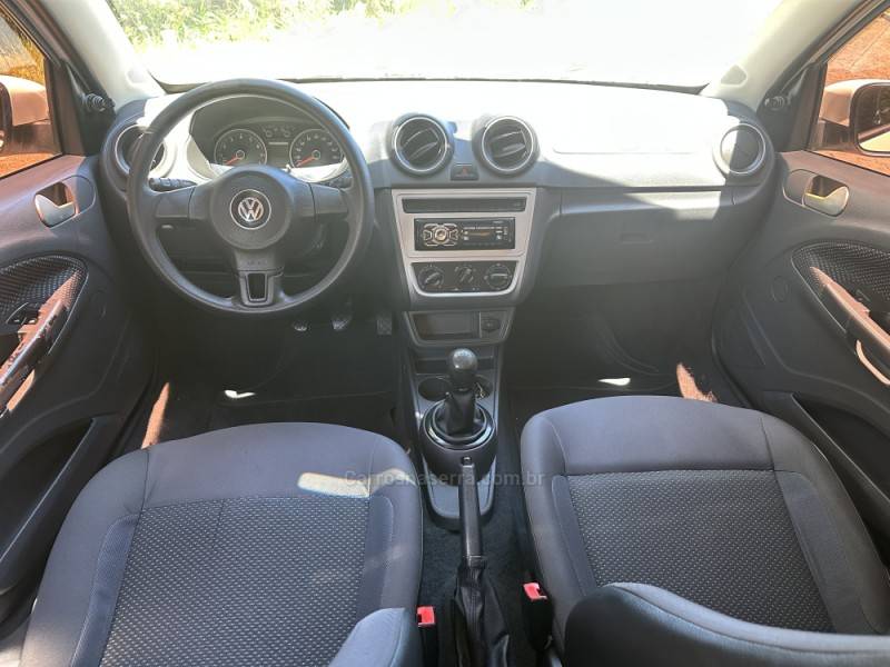VOLKSWAGEN - VOYAGE - 2014/2015 - Branca - R$ 41.900,00