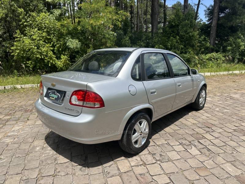 CHEVROLET - CLASSIC - 2013/2013 - Prata - R$ 30.900,00