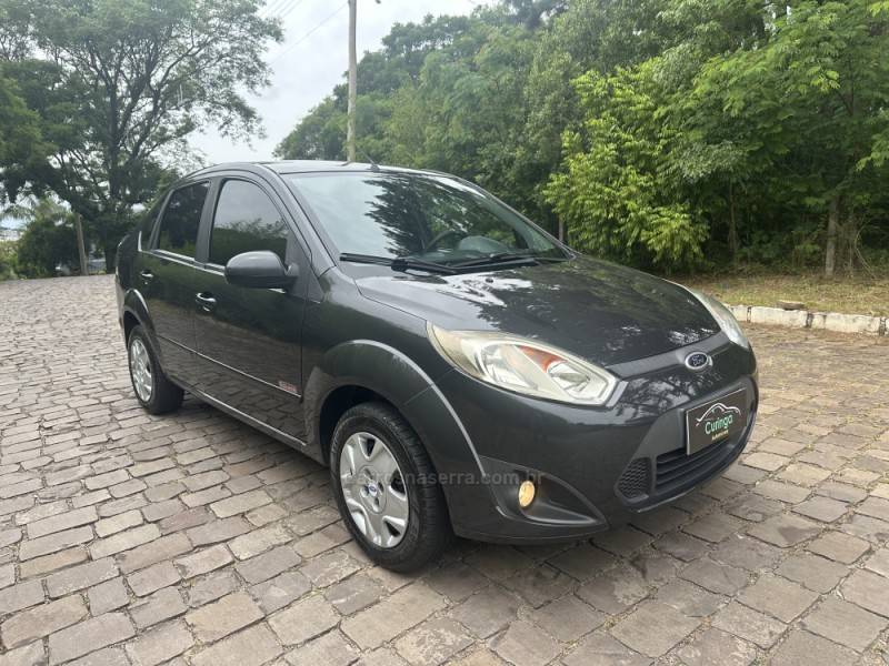 FORD - FIESTA - 2010/2011 - Cinza - R$ 32.900,00